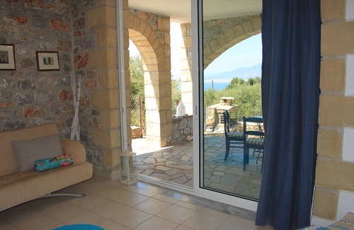 Megali Mantineia Villa | Avia Villa (Villa tradicional de piedra con piscina y vistas increíbles)