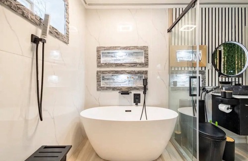 Orlando Casa | Vista Charm — Your Lux Oasis Near The Airport.