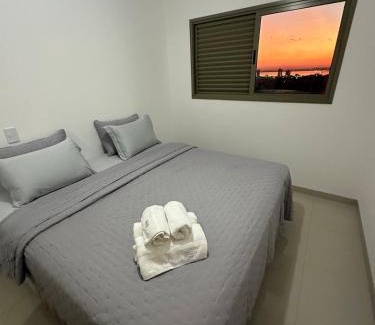 Palmas Apartamento | Vista Deslumbrante para o Lago | flat cama king