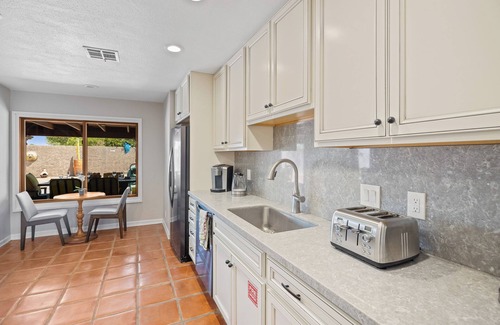 Palm Springs Casa | Vista El Quetzal-A charming and updated 3-bedroom, 2-bath Spanish Hacienda situa