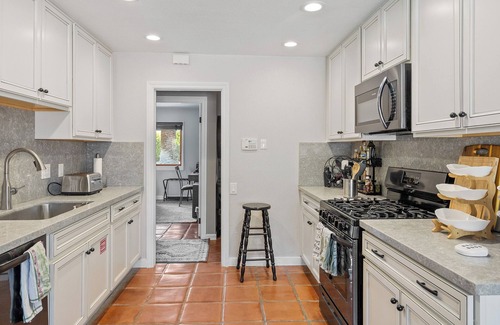 Palm Springs Casa | Vista El Quetzal-A charming and updated 3-bedroom, 2-bath Spanish Hacienda situa