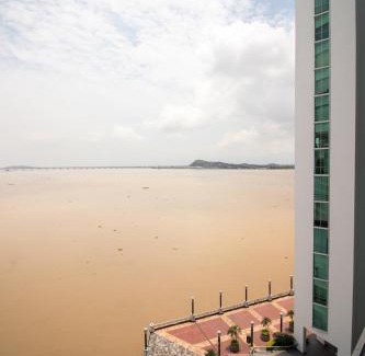 Las Penas Apartamento | Vista frente al rio, exclusivo con piscina