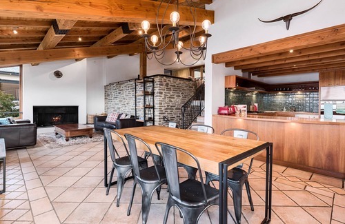 Fernhill Cabaña | Vista Retreat - Queenstown Holiday Home