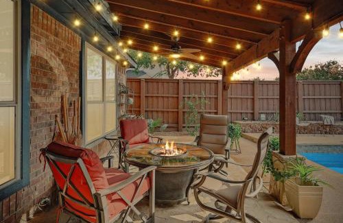 Lewisville Casa | Vista Valley Vacay 5-BD w Pool & Cinema