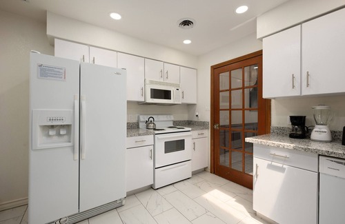 Brownsville Condominio | Vista Verde 102, acogedor de 2 dormitorios, 2 baños, garaje para 2 autos en Brownsville