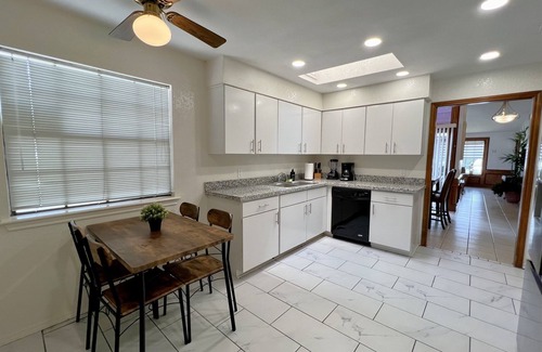 Brownsville Condominio | Cómodo y espacioso condominio 2/2/1 en el corazón de Brownsville - Vista Verde