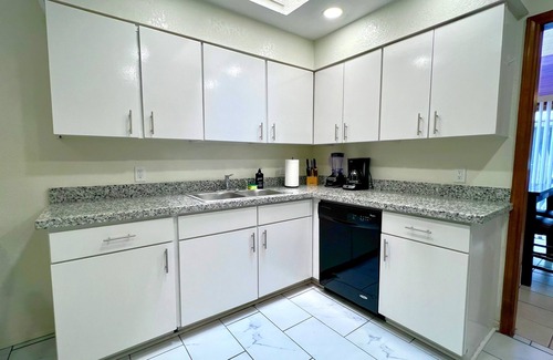 Brownsville Condominio | Cómodo y espacioso condominio 2/2/1 en el corazón de Brownsville - Vista Verde