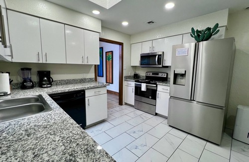Brownsville Condominio | Cómodo y espacioso condominio 2/2/1 en el corazón de Brownsville - Vista Verde
