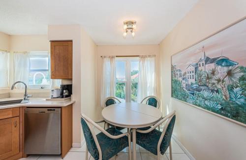 Isla del Sol Casa | Vista Verde N Golf Course Villa on the 12th Green