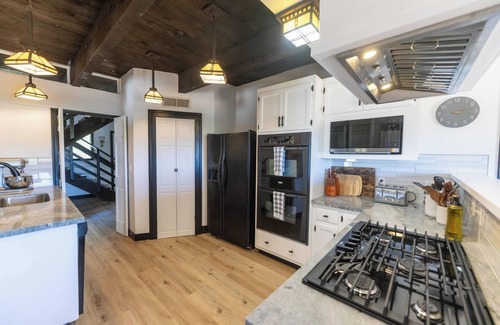 Ahwahnee Cabina | Vista Verde: Yosemite - Sleeps 12 - Game Room - Spa