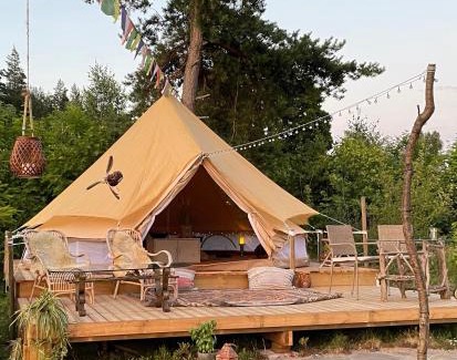 Lillykyrka Otro | Vista Vibes Glamping -tältet