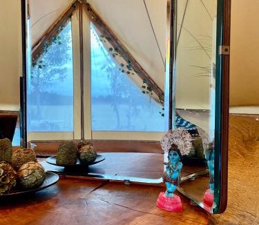 Lillykyrka Otro | Vista Vibes Glamping -tältet
