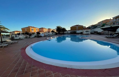 Caleta de Fuste Casa | VISTALEGRE house with jacuzzi, the best views of the sea and golf course.