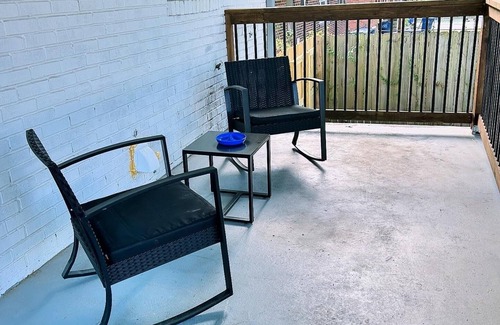 Collier Heights Casa | Visual Illusion themed 3-bedroom house near downtown Atlanta