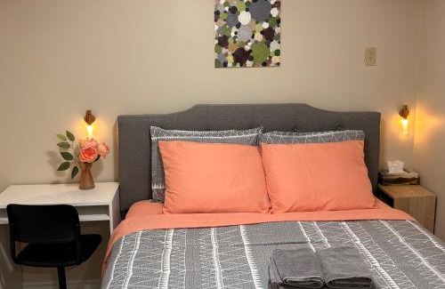 Bathurst Manor Casa | Vita House near Rogers Stadium and Yorkdale Shopping Center