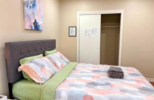 Bathurst Manor Casa | Vita House near Rogers Stadium and Yorkdale Shopping Center