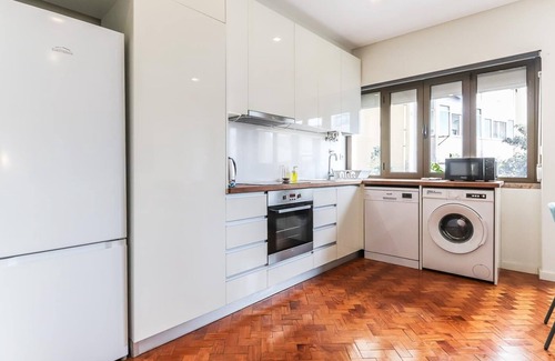 Linda-a-Velha Apartamento | Vita Portucale Ajuda Delight