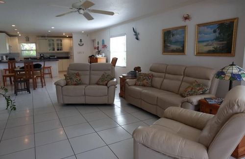 Savannah Condominio | La vitamina Mar - Frente a la playa y de planta baja en el Coral Bay Village