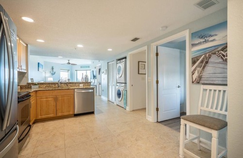 Treasure Island Condominio | Vitamin SEA & Sunset Views Treasure Island, FL find us @ oasisgetaways.us