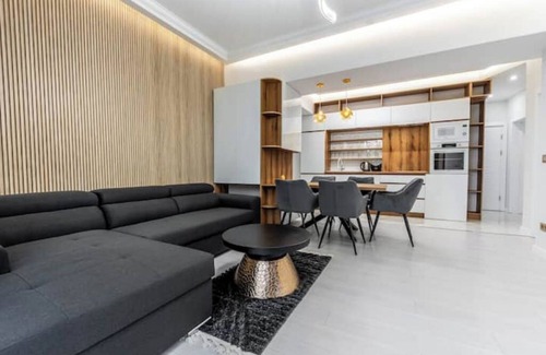 Sofia City Center Casa | Vitoshka Luxury: 2-BR Retreat