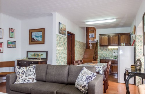 Praia da Vitoria Cabaña | Vivenda Gomes (AL) - Casa tradicional y confortable con viñedos y vistas al mar.