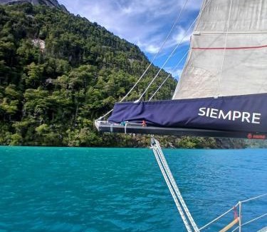 San Carlos de Bariloche Alquiler De Eote | Vivi Bariloche desde el Agua Excursiones nauticas