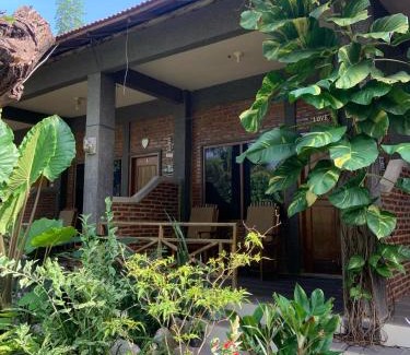 Hu'u Casa | Vivian's Lakey peak homestay