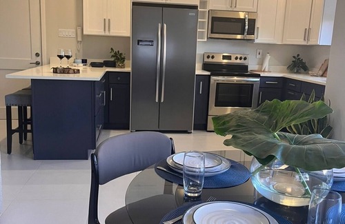 Reading Apartamento | Vivid Dreams at C1/New Fab 2Bdrm/Gated/Pool/Gym