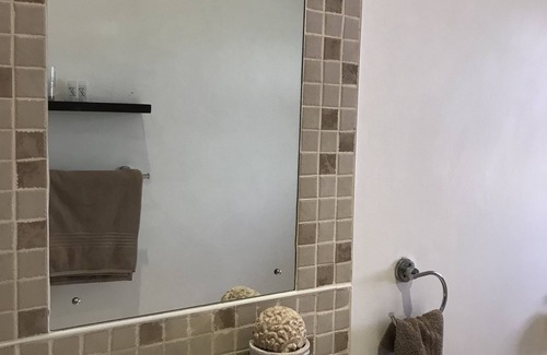 Uitenhage Casa | VJ's Guesthouse and Restaurant