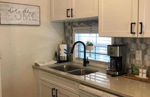 Lower Grand Lagoon Cabaña | Alquiler disponible para residentes y trabajadores desplazados. Pregunte por los detalles.