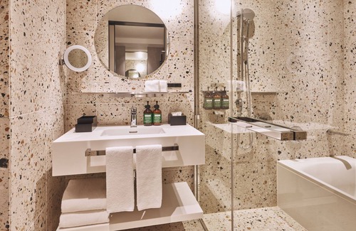 Nishi Hotel | voco Osaka Central by IHG