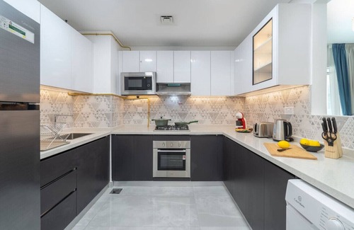 Discovery Gardens Apartamento | Vogue | Elegance at Pearlz near Metro