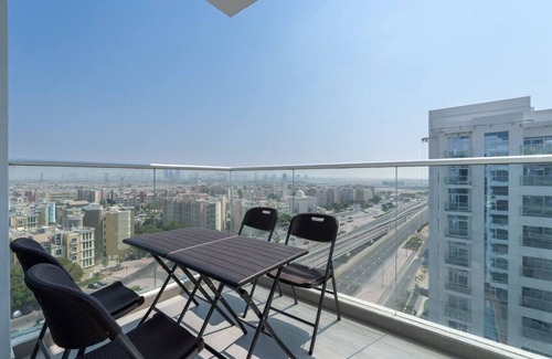 Discovery Gardens Apartamento | Vogue | Elegance at Pearlz near Metro