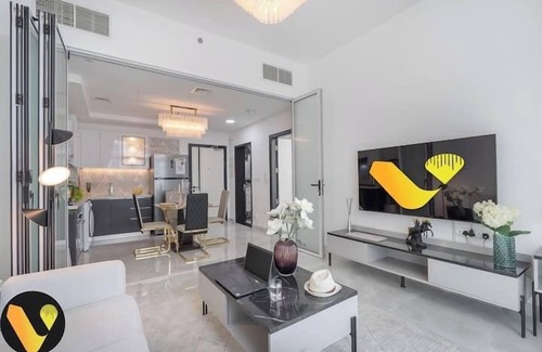 Discovery Gardens Apartamento | Vogue Elegance at Pearlz near Metro