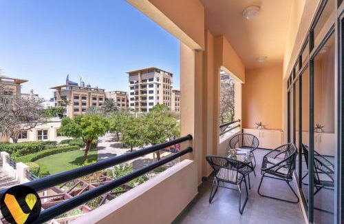 The Greens Apartamento | Vogue Stylish and Cozy in Greens Dubai, Three Bedroom Apartment with a Dedicated Work Space and Big balcony With full Amenities