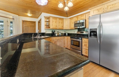 Volcano Casa | Volcano Magic! Cozy home located steps from Volcano National Park - Pet Friendly