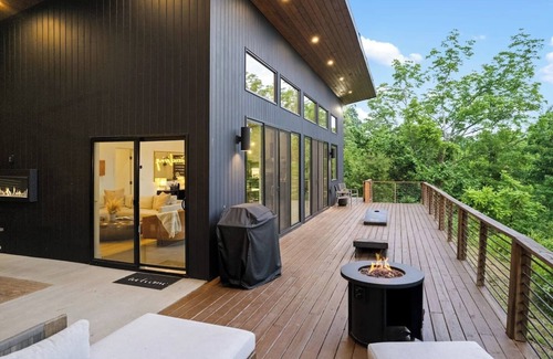 Weaverville Cabina | Voted Best Luxe Stay Hot Tub Mountain Views Asheville Glass House
