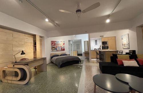 Vouliagmeni Apartamento | Vouliagmeni art micro-loft / Open space studio