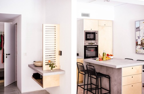 Vouliagmeni Apartamento | Vouliagmeni art micro-loft / Open space studio