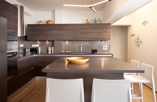 Vouliagmeni Condominio | Vouliagmeni Beach Stylish house private garden