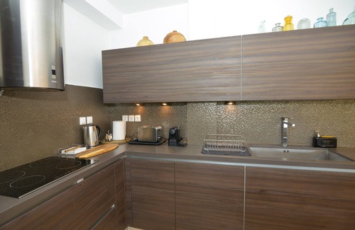 Vouliagmeni Condominio | Vouliagmeni Beach Stylish house private garden