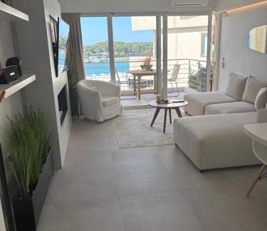 Vouliagmeni Apartamento | VOULIAGMENI ON THE BEACH
