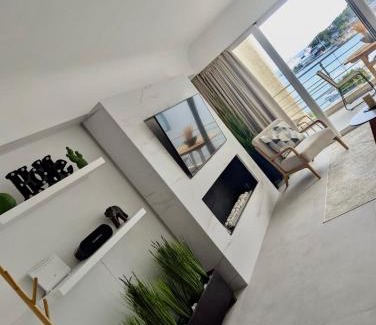 Vouliagmeni Apartamento | VOULIAGMENI ON THE BEACH