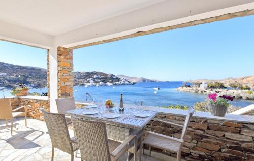 Vourkari Apartamento | Vourkari, modern apartment overlooking the Marina of Vourkari