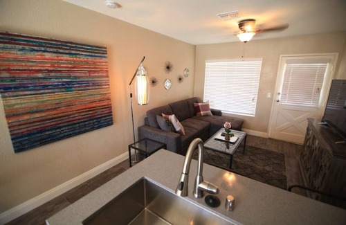 Las Vegas Condominio | Acogedora casa de pueblo cerca de strip, hardrock, centro de convenciones, y más