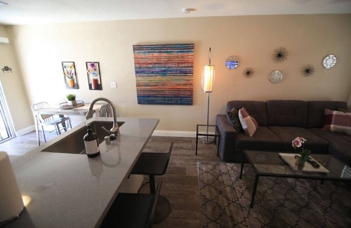 Las Vegas Condominio | Acogedora casa de pueblo cerca de strip, hardrock, centro de convenciones, y más