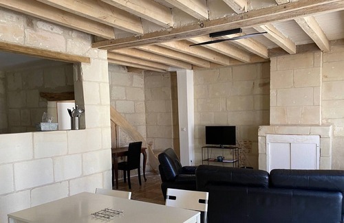 Sainte-Catherine-de-Fierbois Casa | Vrbo Property