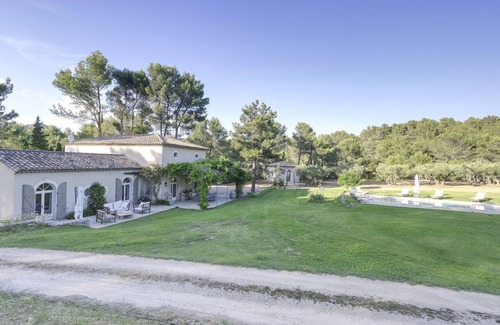 St.-Remy-de-Provence Chalet De Esquí | Vrbo Property