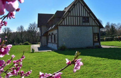 Fontaine-la-Louvet Casa | Vrbo Property