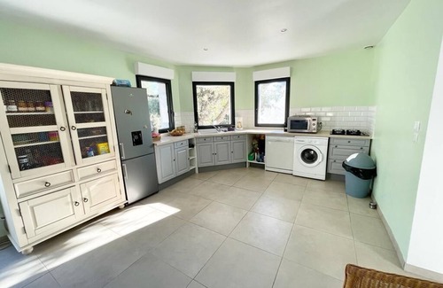 Sillans-la Cascade Villa | Villa